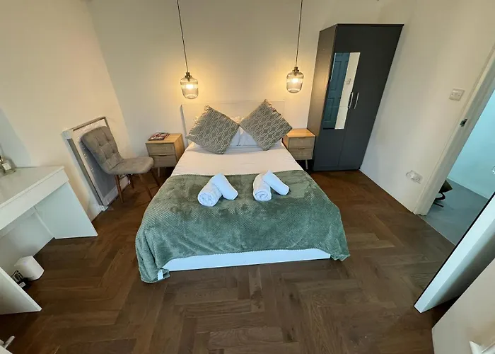 Stylish Modern Flat With Private Garden In Maida Vale