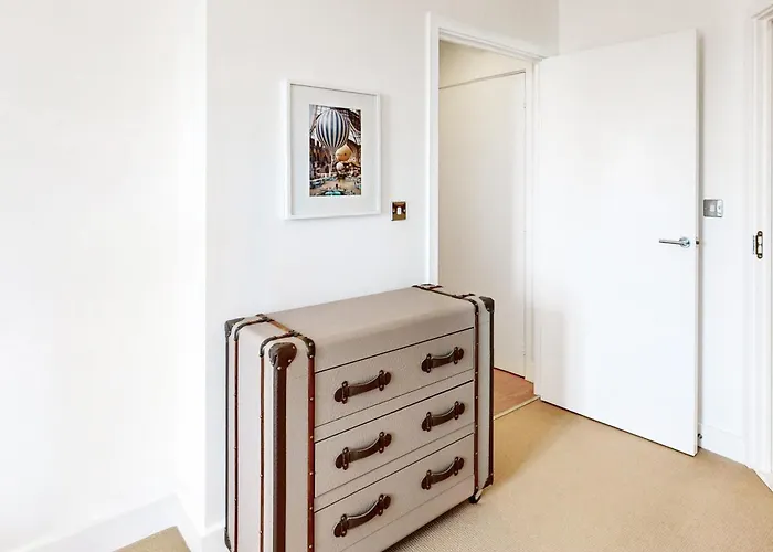 Lovely Apartment With Balcony - 3 Min To Station