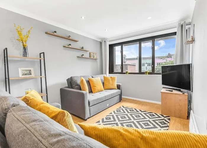 Luxstay Earls Court Apartment - Sleeps Up To 7