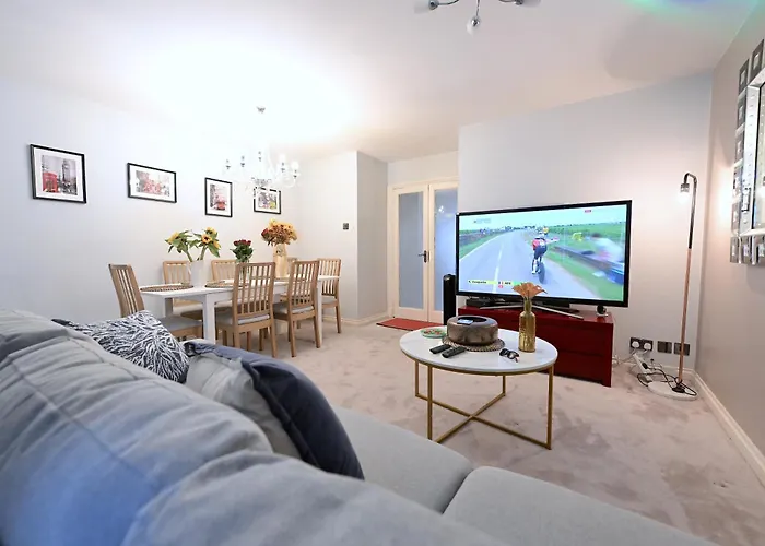 3 Bedroom House In Euston, Patio & Bbq
