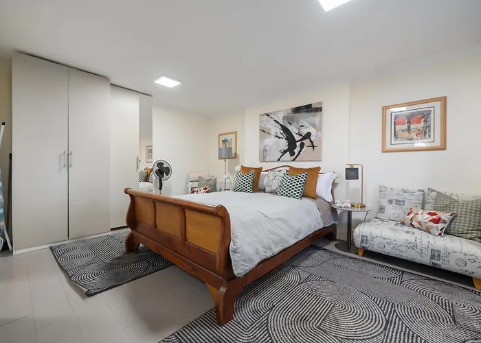 Leamington Park Studio With Parking