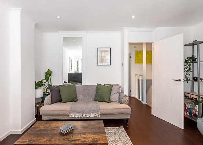 Bright & Cosy One-Bed Apartment