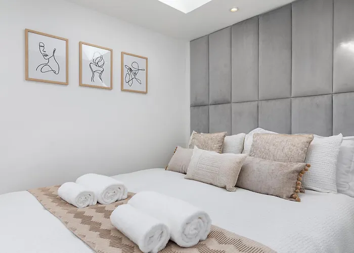 Flat In Queens Park