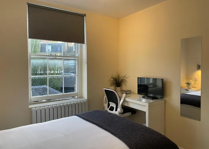 Grays Inn Road - Room 3