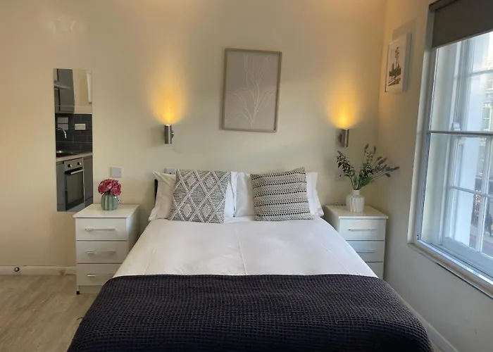 Grays Inn Road - Room 4