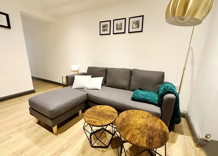 Hidden Retreat With Steam Room, King Bed Near Tube