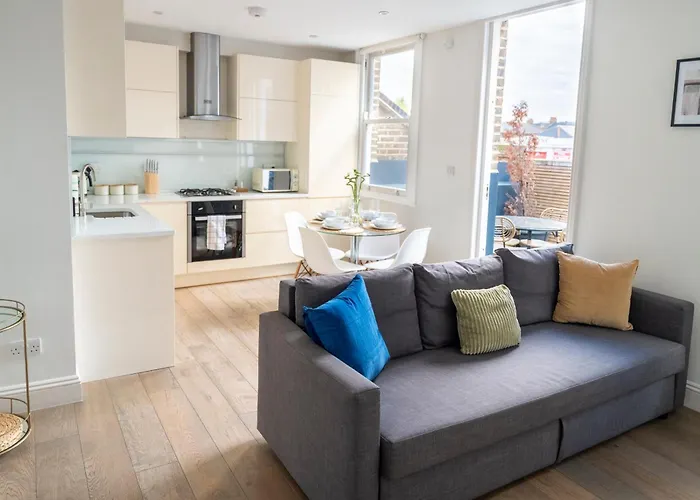 Spacious 2-Bed Flat In Brixton With Private Terrace