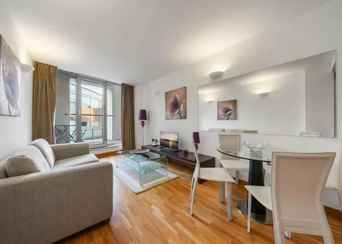 Stylish And Very Central Apartment With Balcony