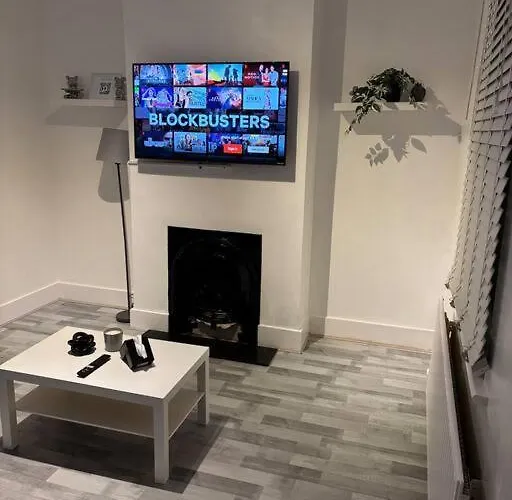 3 Br- King Size Bed, Netflix, Garden Free Parking
