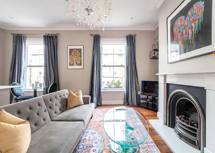 Elegant Chelsea Hideaway