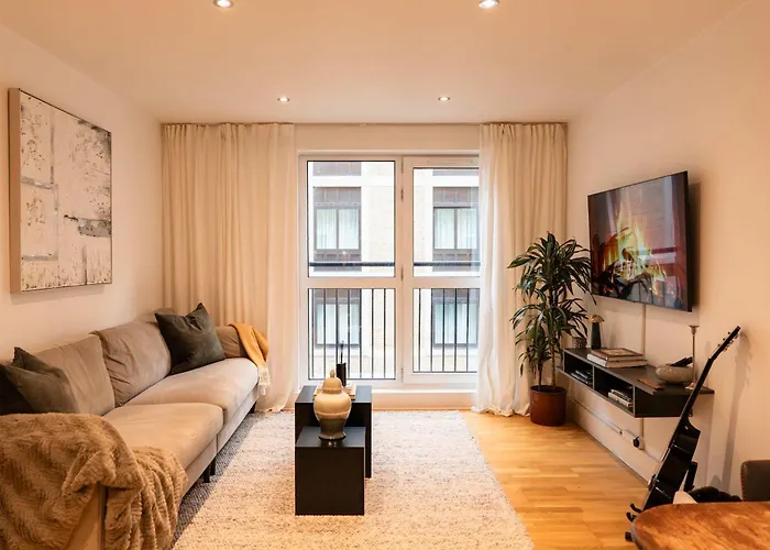 Madestays Premium Tower Hill Serviced Apartment