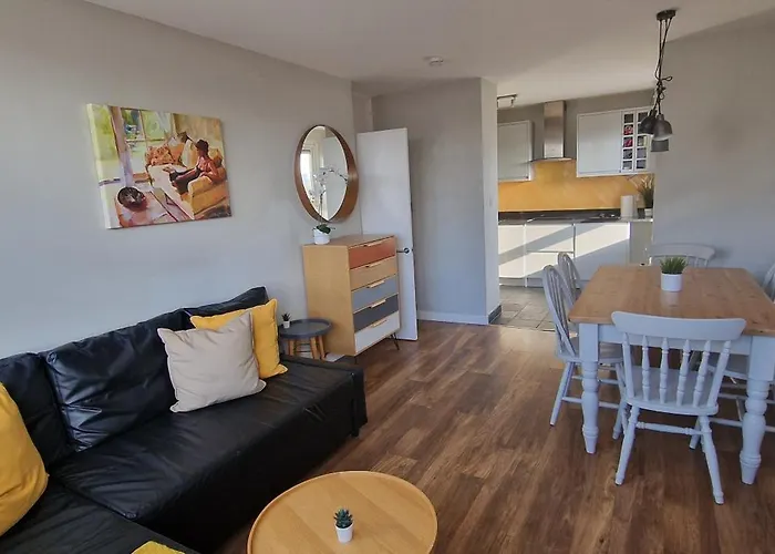 Beautiful 3-Bedroom Flat With Stunning Views