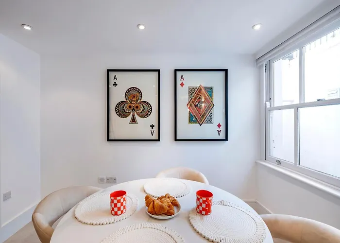 The Urban Minimalist- Notting Hill 2 Bed