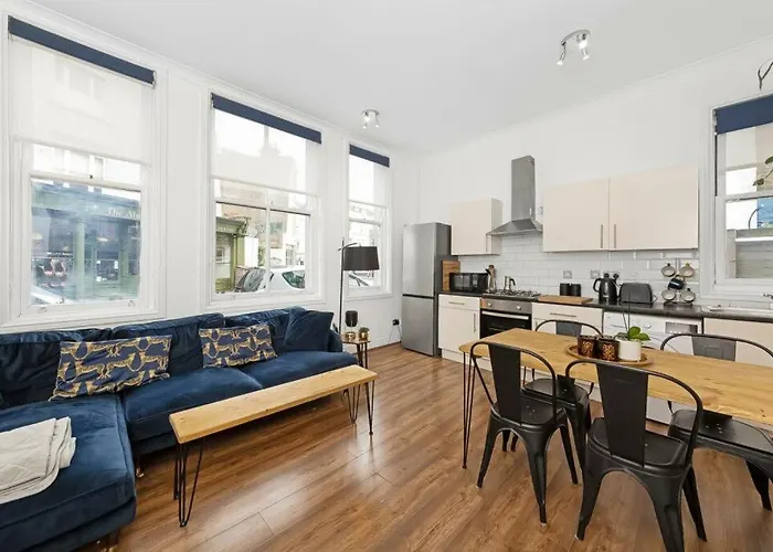 Cosy Split-Level 3Br Flat In Crystal Palace