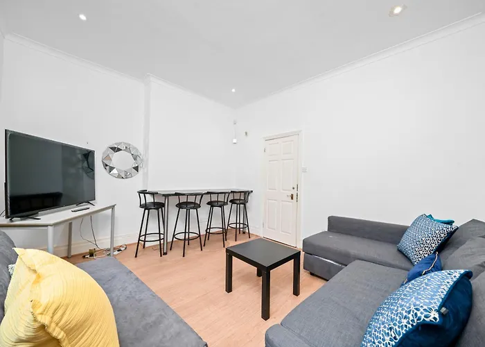 Larger Groups Stay Close To London O2 Arena Excel Canary Wharf With Wifi And Parking Within Mins Walk To Drl & Jubilee Line