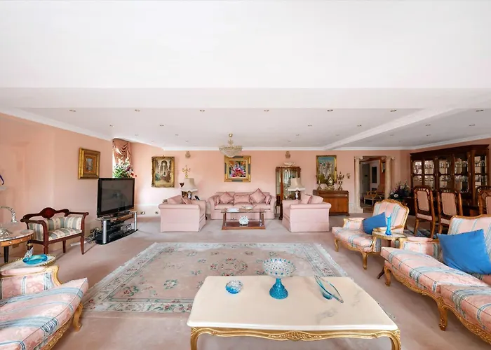 4 Bedroom Apartment With Hyde Park Views In Lancaster Gate