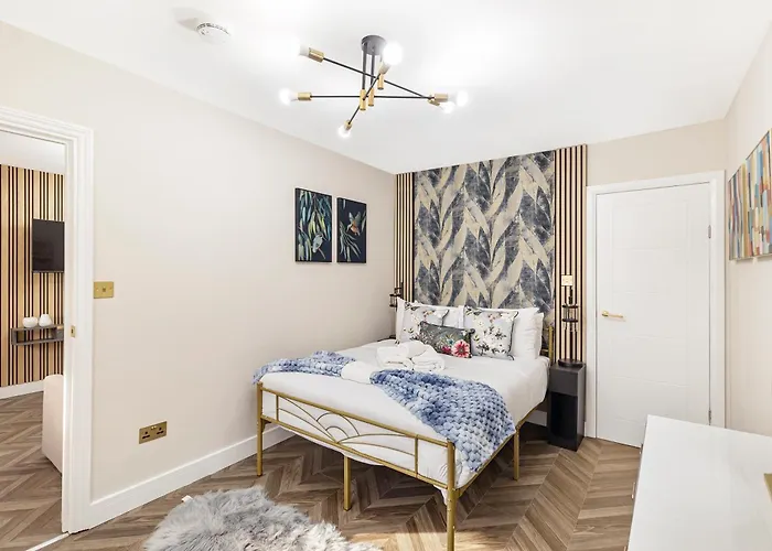 Stylish Gem Next Transport Easy Access Ctr London
