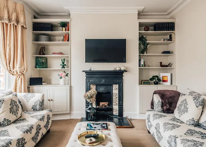 3 Bed, 2 Bath Stylish Flat