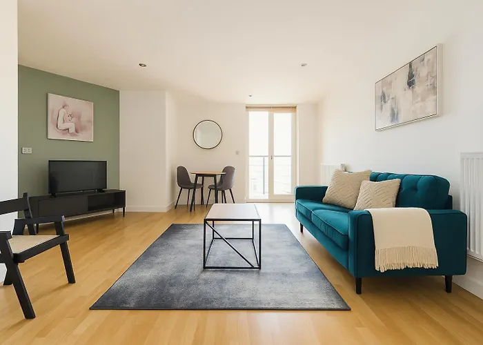 Riverside Apartment In The Heart Of Greenwich