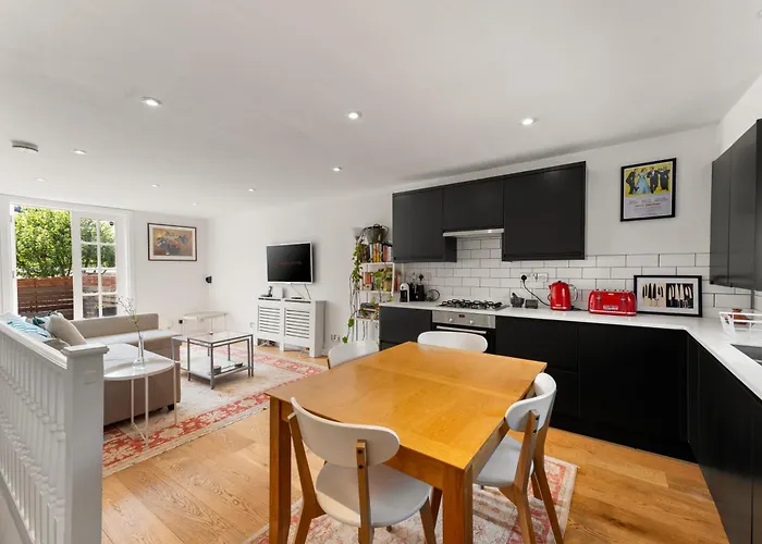 Spacious 1 Bed Maisonette In Camden By Amber Stays, Perfect For Long Term Stays, Sleeps 4!