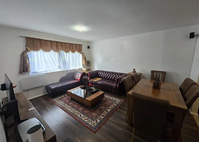 Modern 2-Bedroom London Bridge