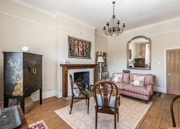 New Luxury 1Bd Flat In Heart Of Kensington Olympia