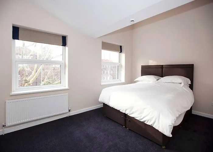 Spacious King Bed Room Near Denmark Hill Station