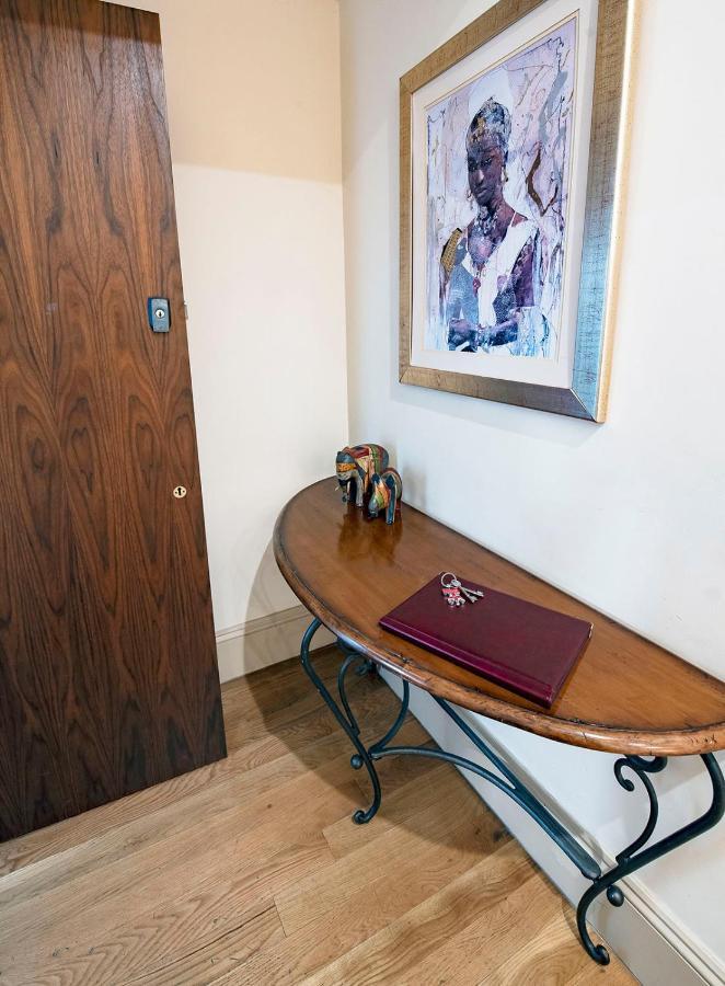 Trafalgar Square Apartment *