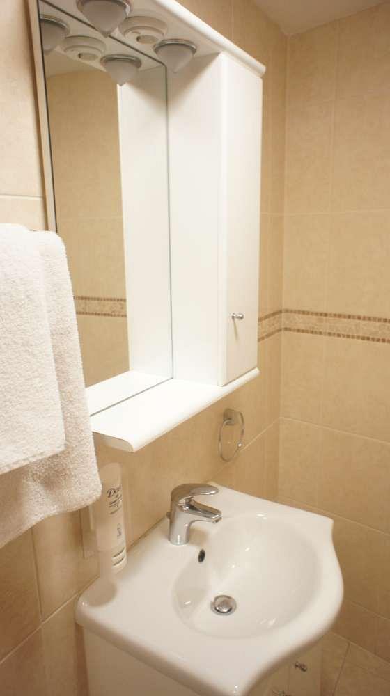 Hotel Elysee Hyde Park London