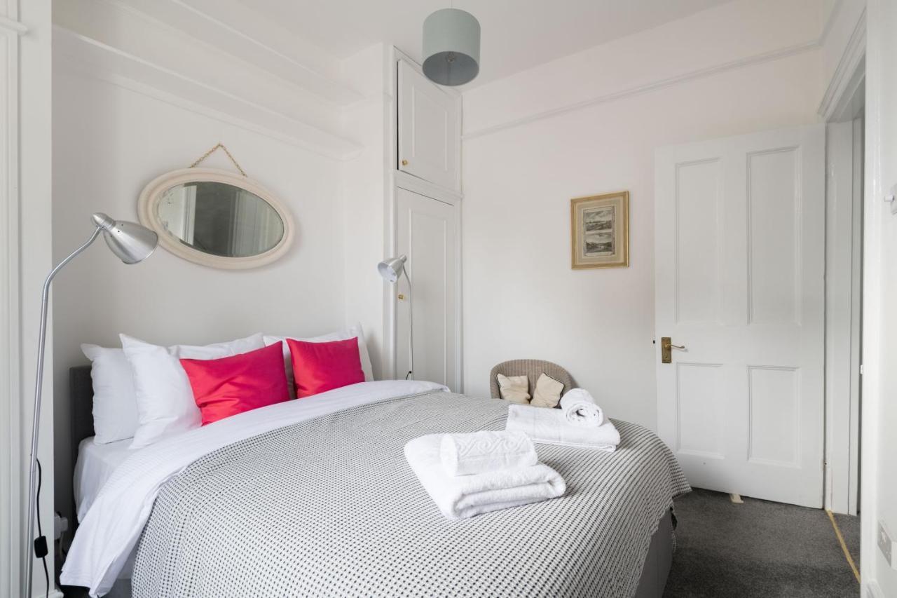 Stylish Sloane Square Close To Victoria By Underthedoormat Apartment London
