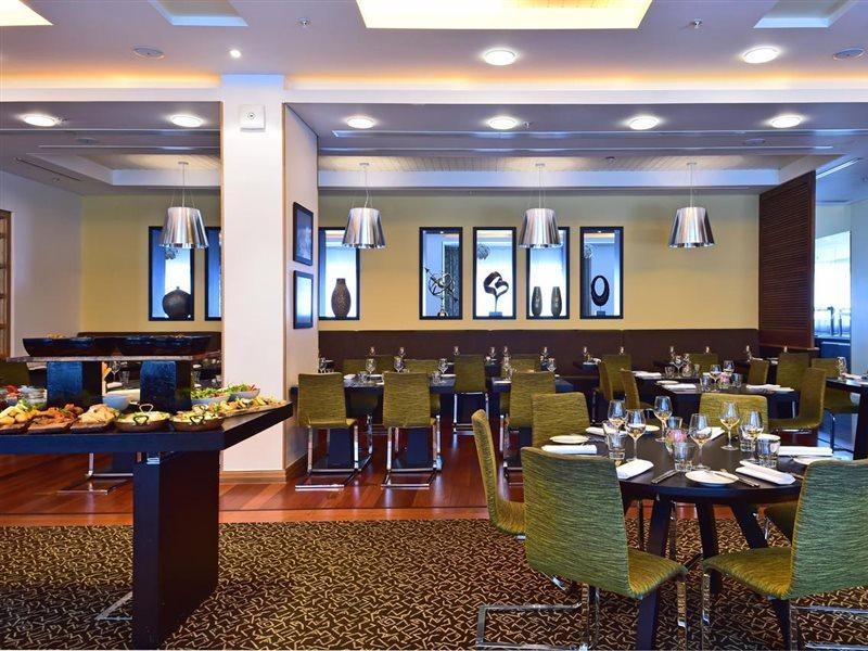 Pestana Chelsea Bridge &