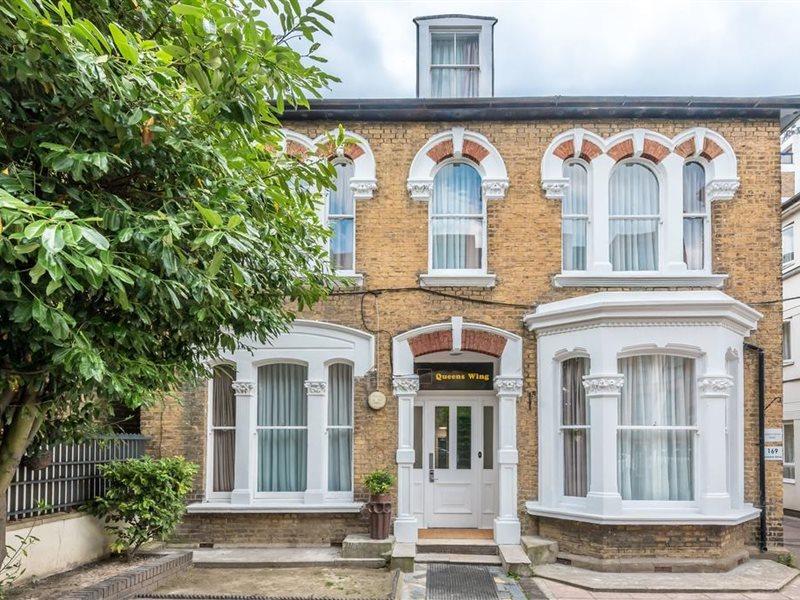 Hotel Queens Drive At Finsbury Park 3*