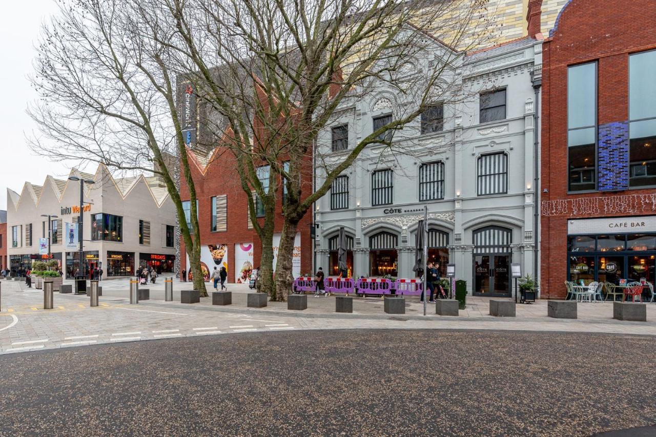 Watford Town Centre Serviced Apartment: Flexible Beds & Free Entertainment London
