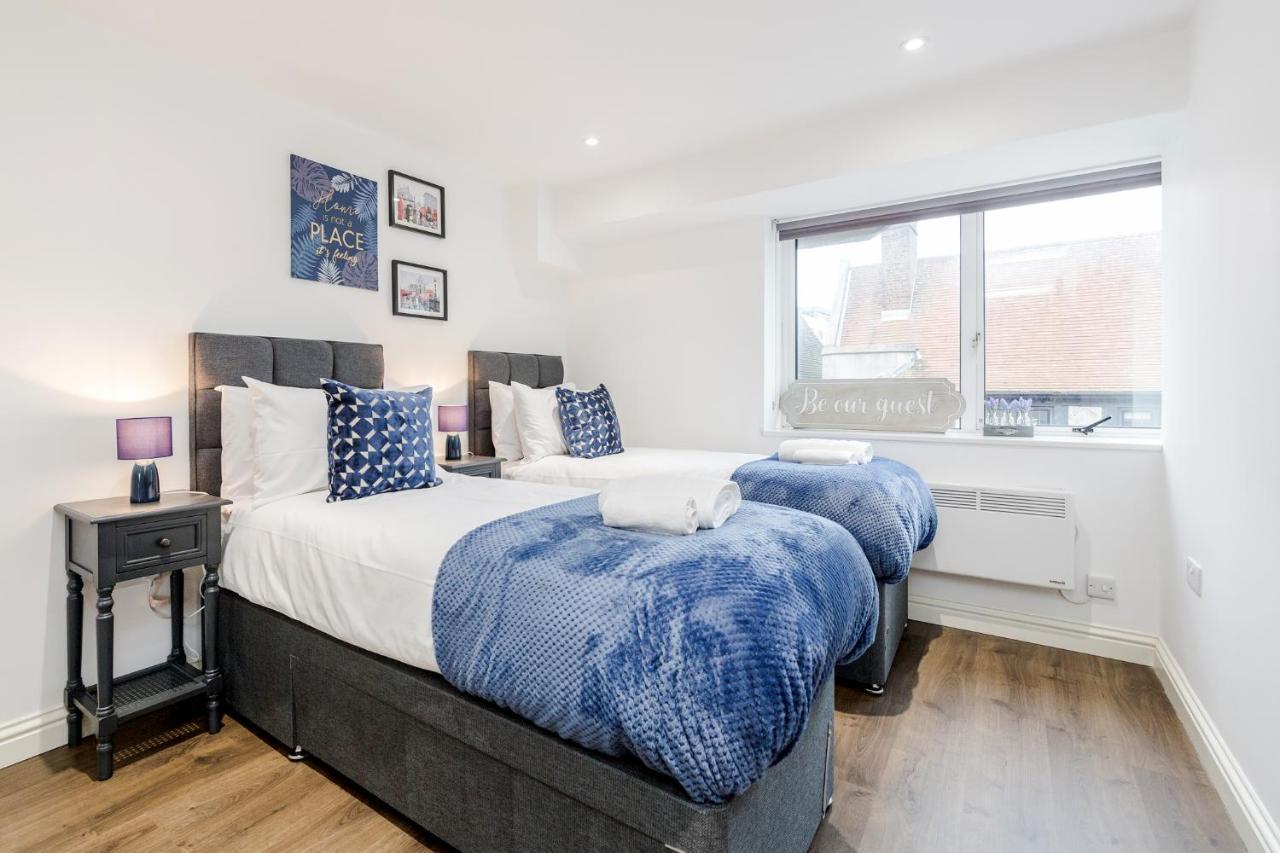 Apartment Watford Town Centre Serviced Apartment: Flexible Beds & Free Entertainment