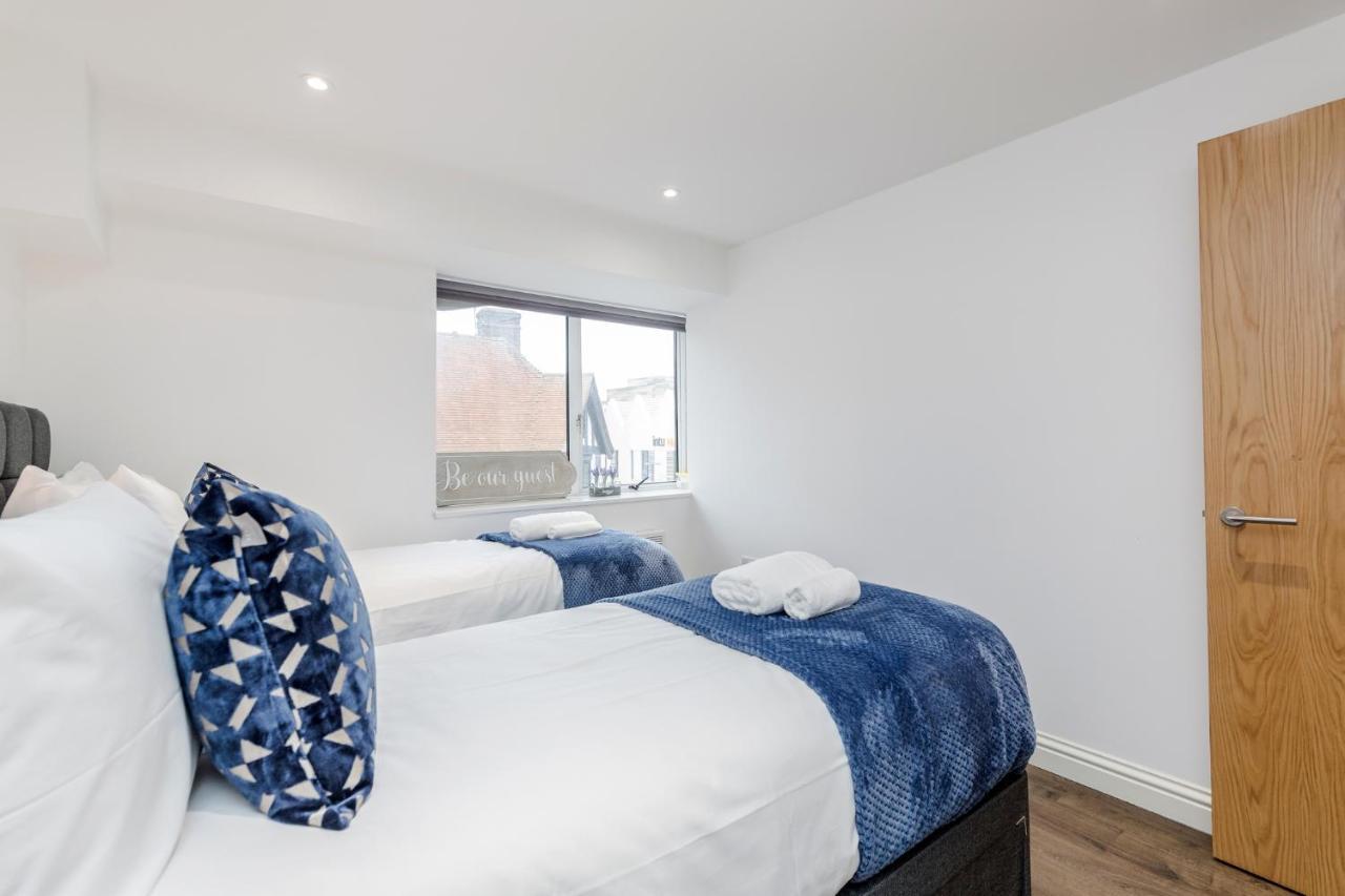 Watford Town Centre Serviced Apartment: Flexible Beds & Free Entertainment Apartment