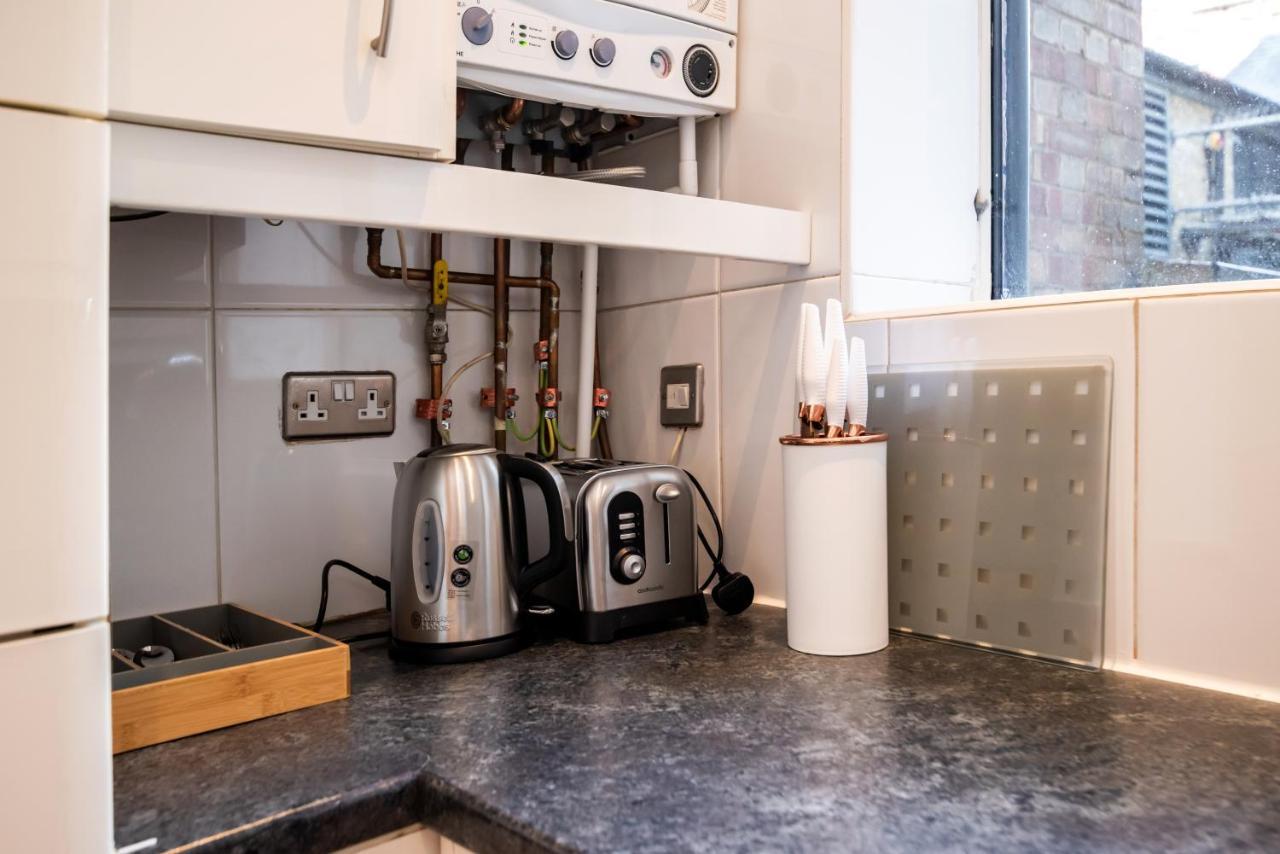 Apartment Mali Court Self Contained Modern Studio With Excellent Travel Links London