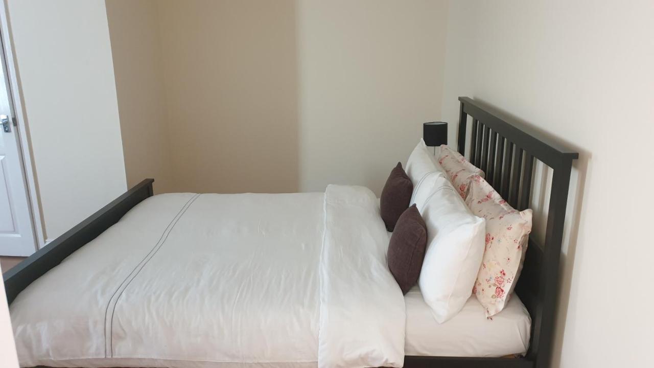 Privatunterkunft Guess Bungalow Wembley *