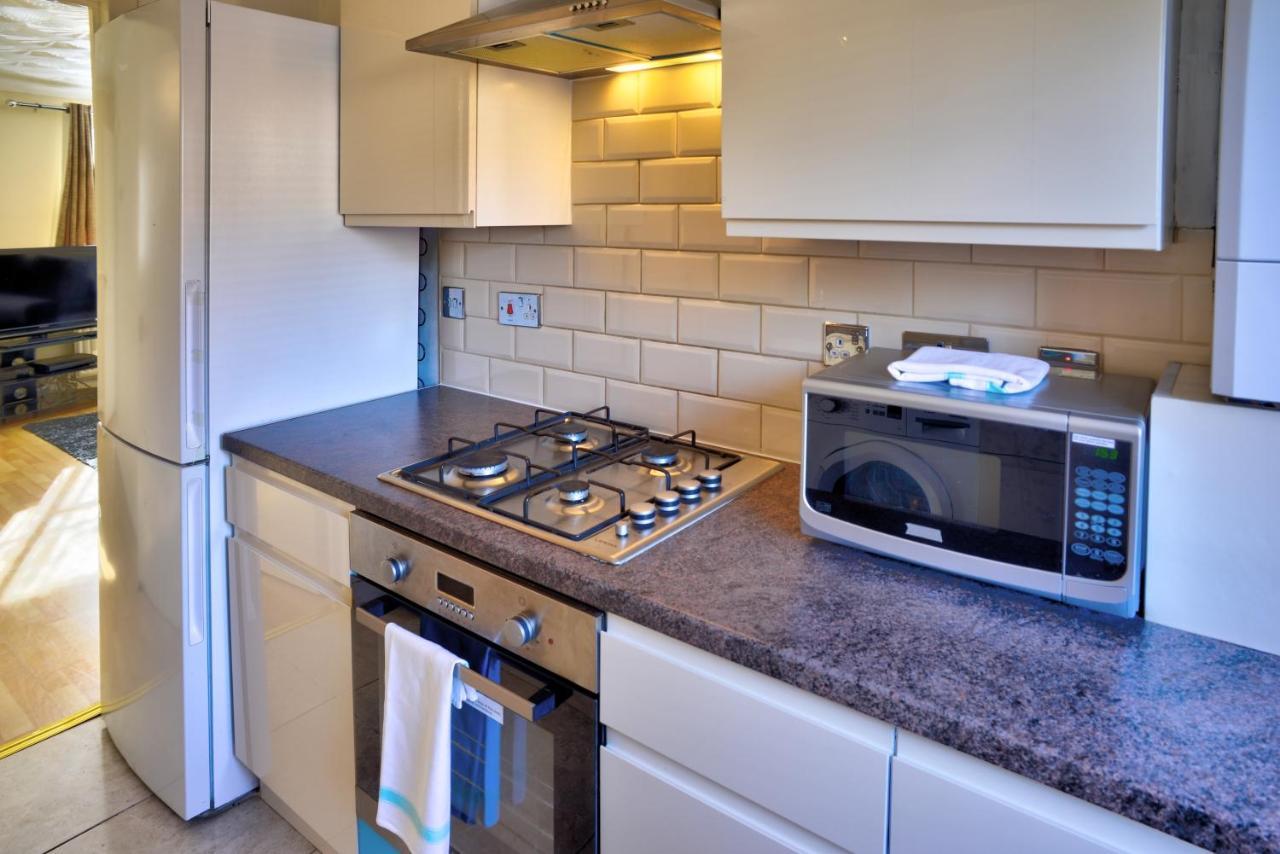 Ferienhaus Modern & Spacious - Walk To Excel- Parking *