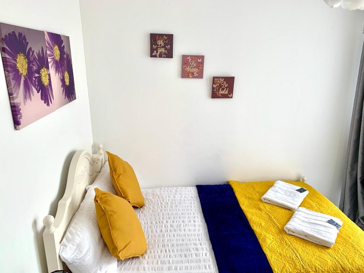 2-bedrooms Apartment, Lounge, Balcony London