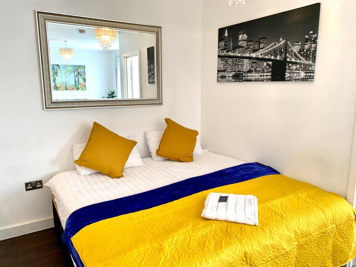 Apartment 2-bedrooms Apartment, Lounge, Balcony London