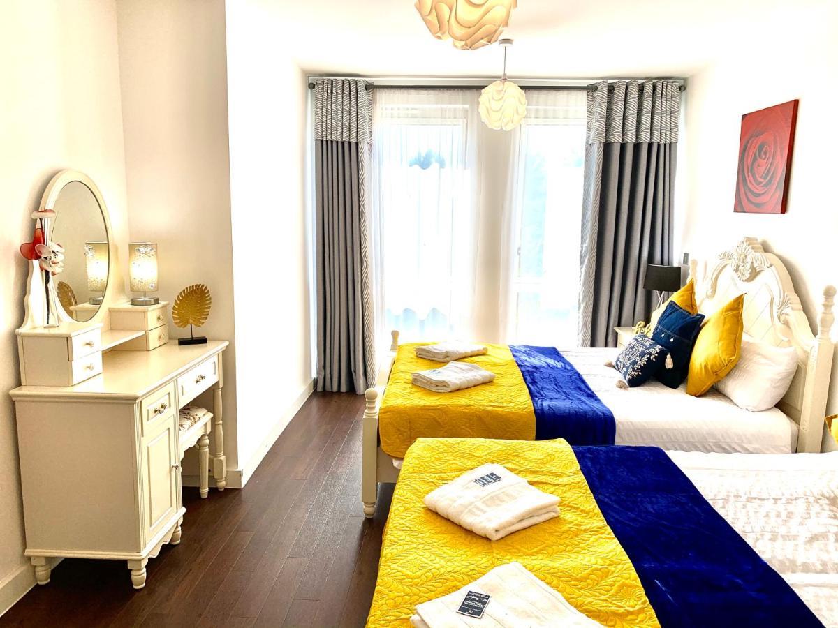 2-bedrooms Apartment, Lounge, Balcony London
