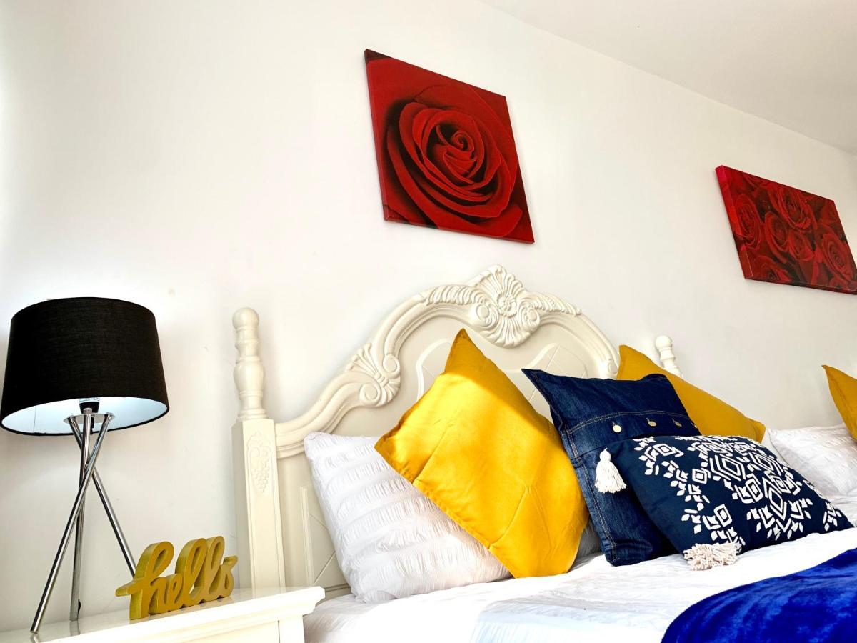 Apartment 2-bedrooms Apartment, Lounge, Balcony London