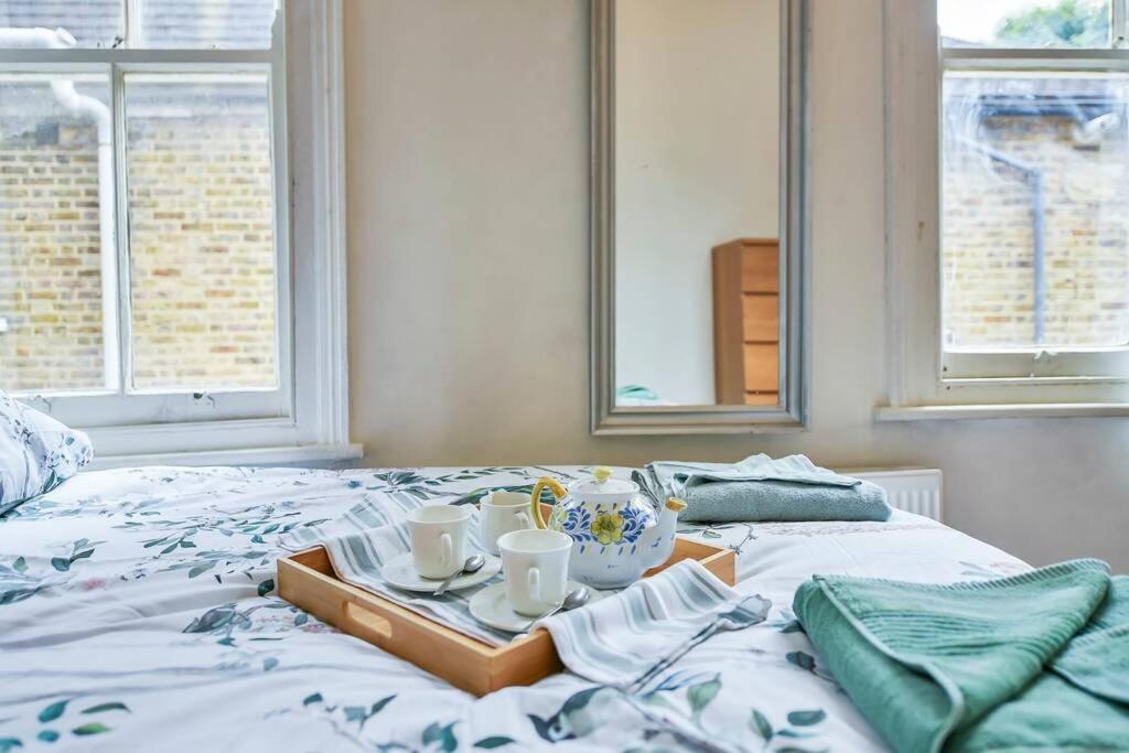Apartamento Groves 4 Bedroom, Shepherds Bush Londres