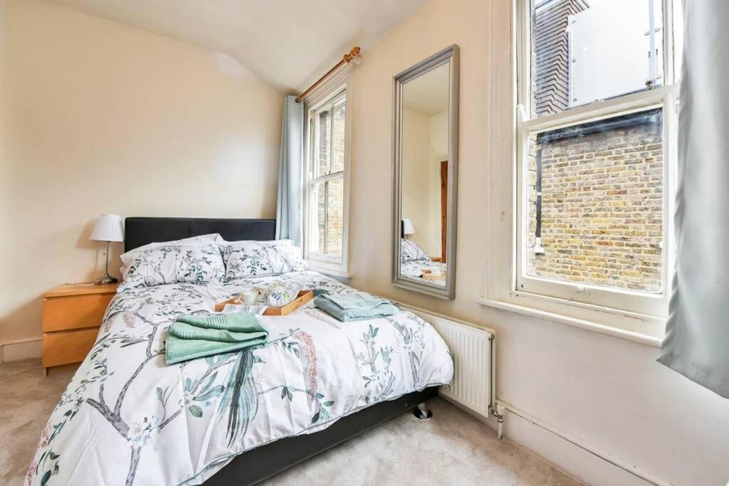 Groves 4 Bedroom, Shepherds Bush Apartamento