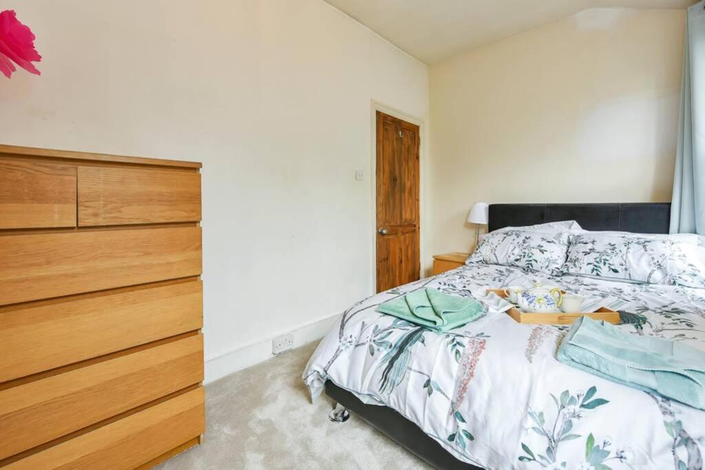 Apartamento Groves 4 Bedroom, Shepherds Bush