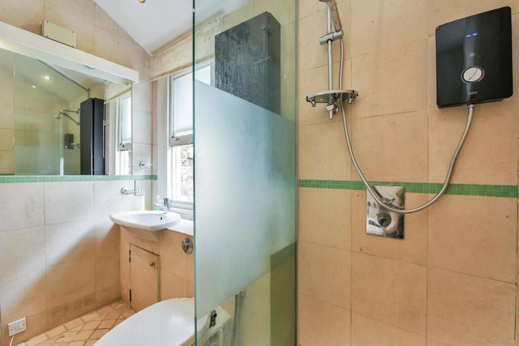 Apartamento Groves 4 Bedroom, Shepherds Bush Londres