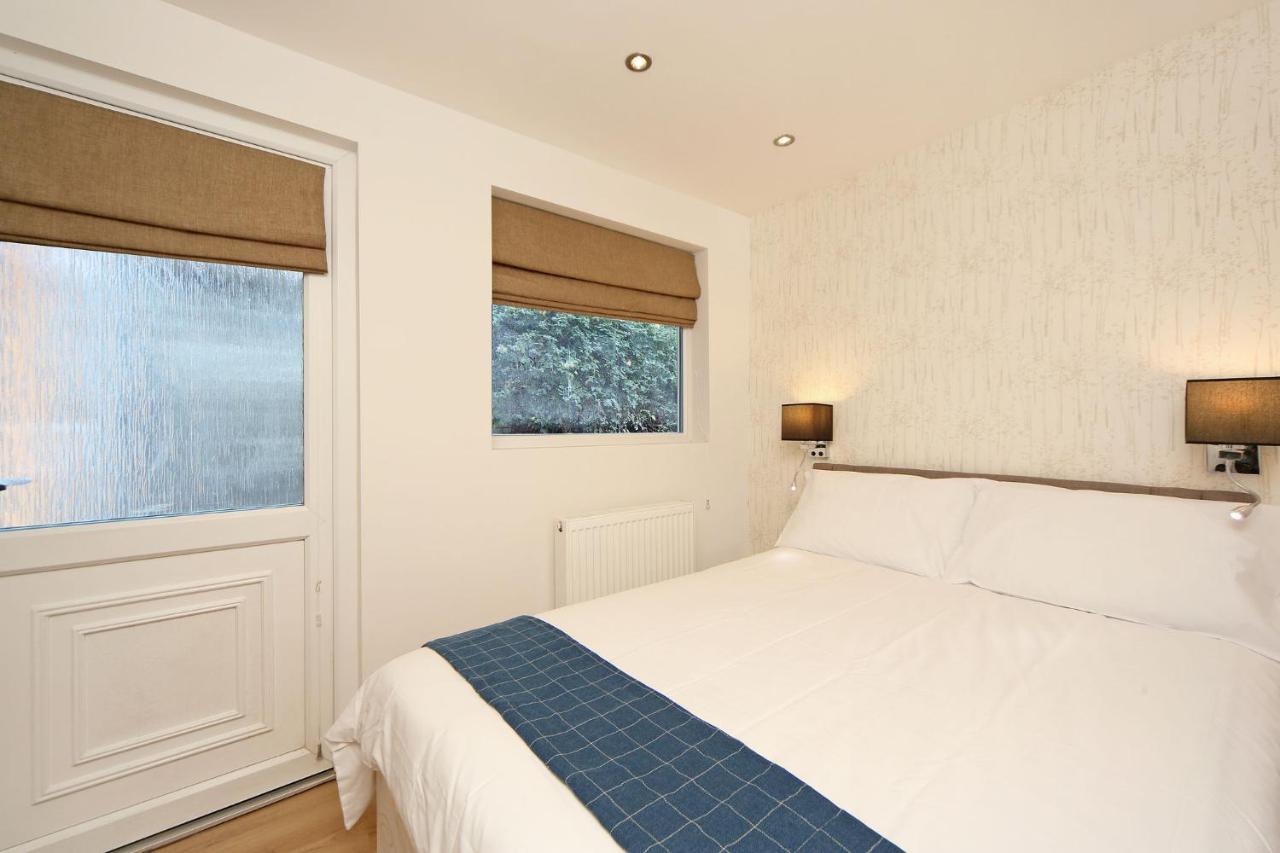 Fully Refurbished Flat, 2 Bedrooms, 2 Bath, Garden Apartment *