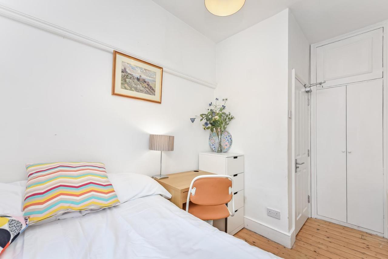 Groves 4 Bedroom, Shepherds Bush Apartamento Londres