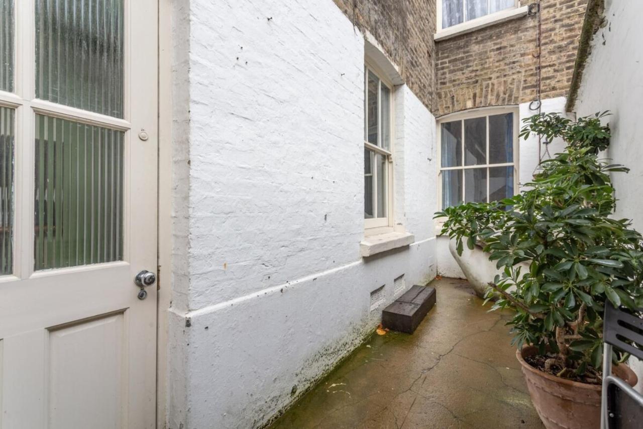 Modern 2 Bedroom Flat In Apartment London