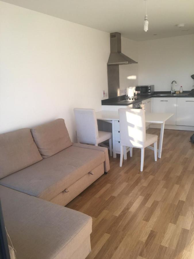 Bright & Modern 1 Bedroom Flat In Shepherds Bush London